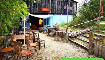 Brikbroc brocante du port de Marennes - Rue Des Martyrs