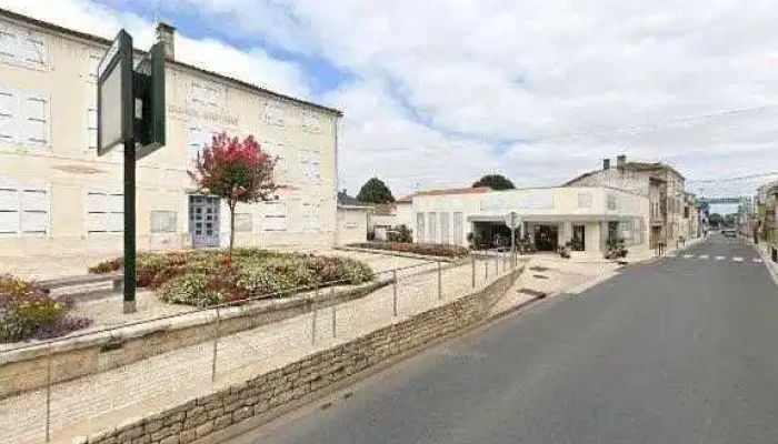 Aire De Camping Car -  Tout - Brioux-sur-boutonne