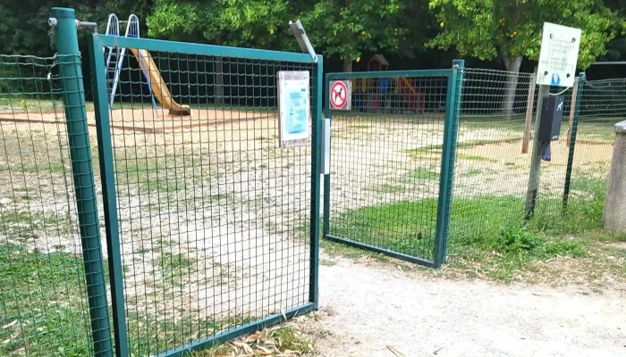 Camping De Mon Village Camping Car Park Comment Arriver - Brioux-sur-boutonne