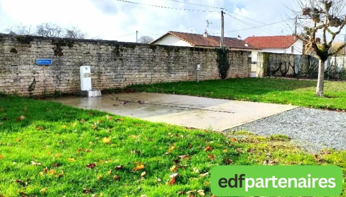 Camping De Mon Village Camping Car Park Exterieur - Brioux-sur-boutonne