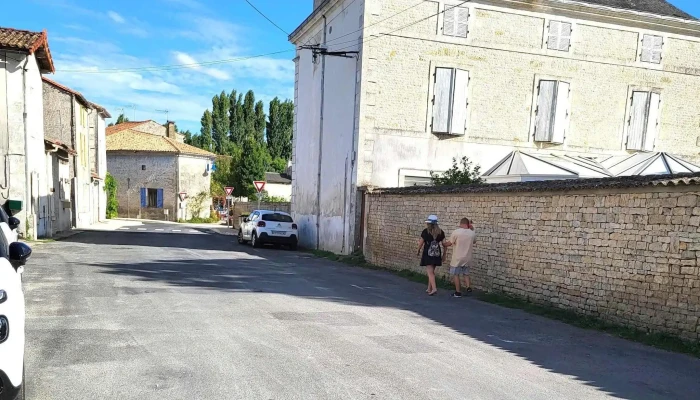 Camping De Mon Village Camping Car Park Ouvert Maintenant - Brioux-sur-boutonne