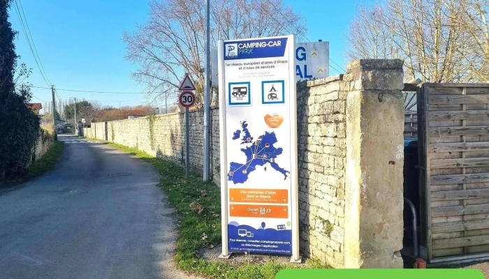 Camping De Mon Village Camping Car Park Photos Du Proprietaire - Brioux-sur-boutonne