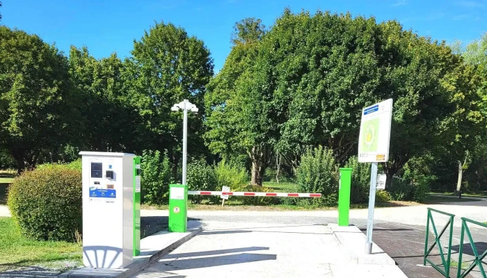 Camping De Mon Village Camping Car Park Reductions - Brioux-sur-boutonne
