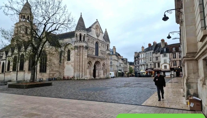 Carrefour City - 86000 Poitiers