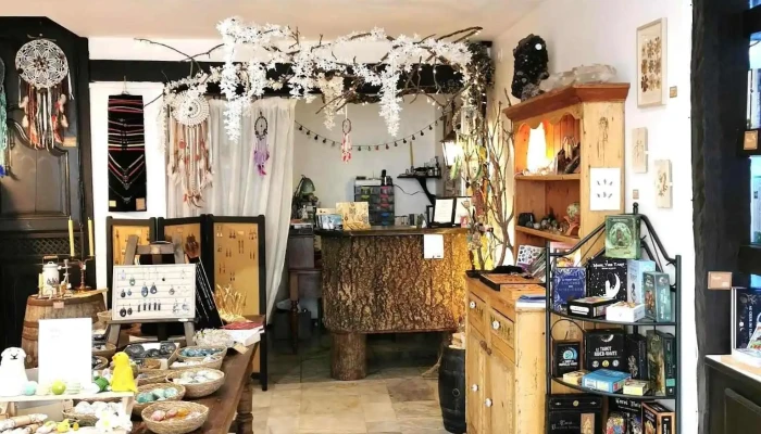 Comptoir De Lhermite Boutique Esoterique Et Dartisanat Local Librairie Lithotherapie Bijoux Photos Du Proprietaire - Nay