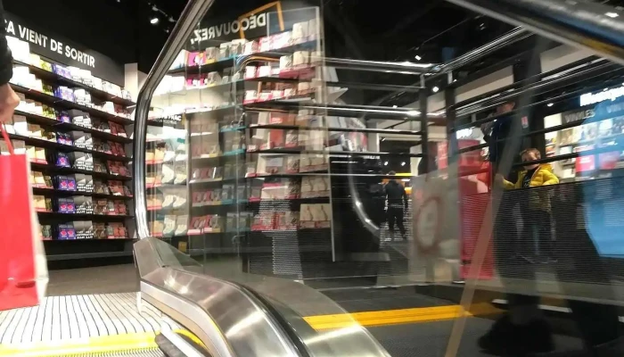 Fnac La Rochelle -  Interieur - Puilboreau