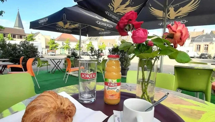Haut Coeur Dauzances Bar Tabac Jeux Plats Et Boissons - Auzances