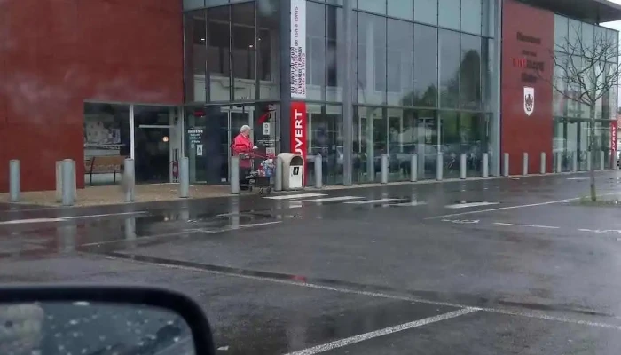 Intermarche Super Matha Stationnement - Matha