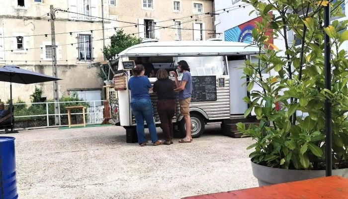 L'insolite retro-guinguette - 86500 Montmorillon