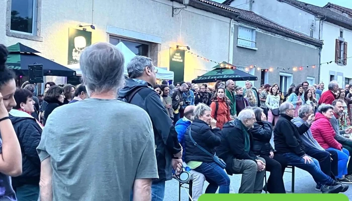 La Baleine à Bascule - 24360 Piégut-Pluviers