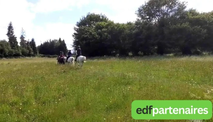 La Chevauchee Ferme Equestre Camping En Creuse Videos - Bussière-dunoise