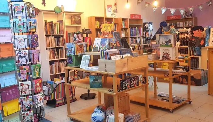 La Petite Fourmi Rouge -  Bibliotheque - Castelnau-de-médoc
