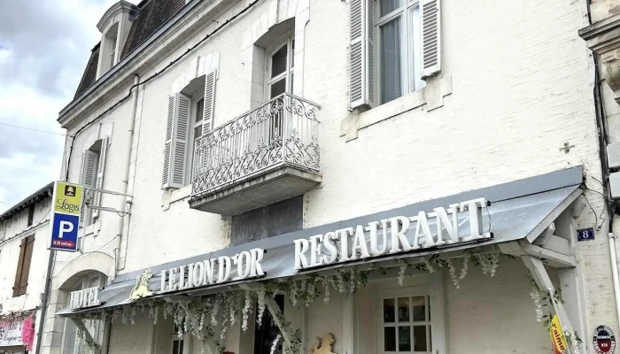 Logis Hotel Le Lion Dor Exterieur - Chauvigny
