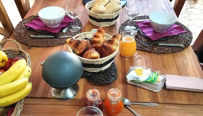 Maison Le Trefle Plats Et Boissons - Chef-boutonne