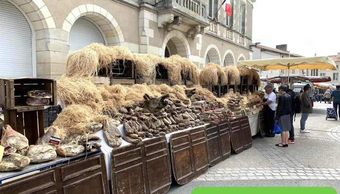Marché à Neuville-de-Poitou - 86170 Neuville-De-Poitou