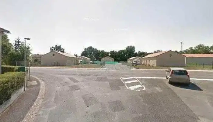 Piscine Dete De Brioux Sur Boutonne Street View Et 360deg - Brioux-sur-boutonne