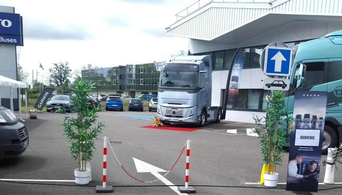 Volvo Truck Center Bordeaux -    Bruges Instagram - Bruges